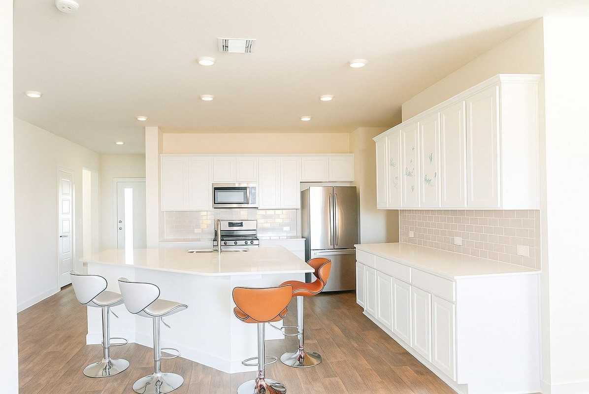 3013 Louris Ln - Photo 2 of 17