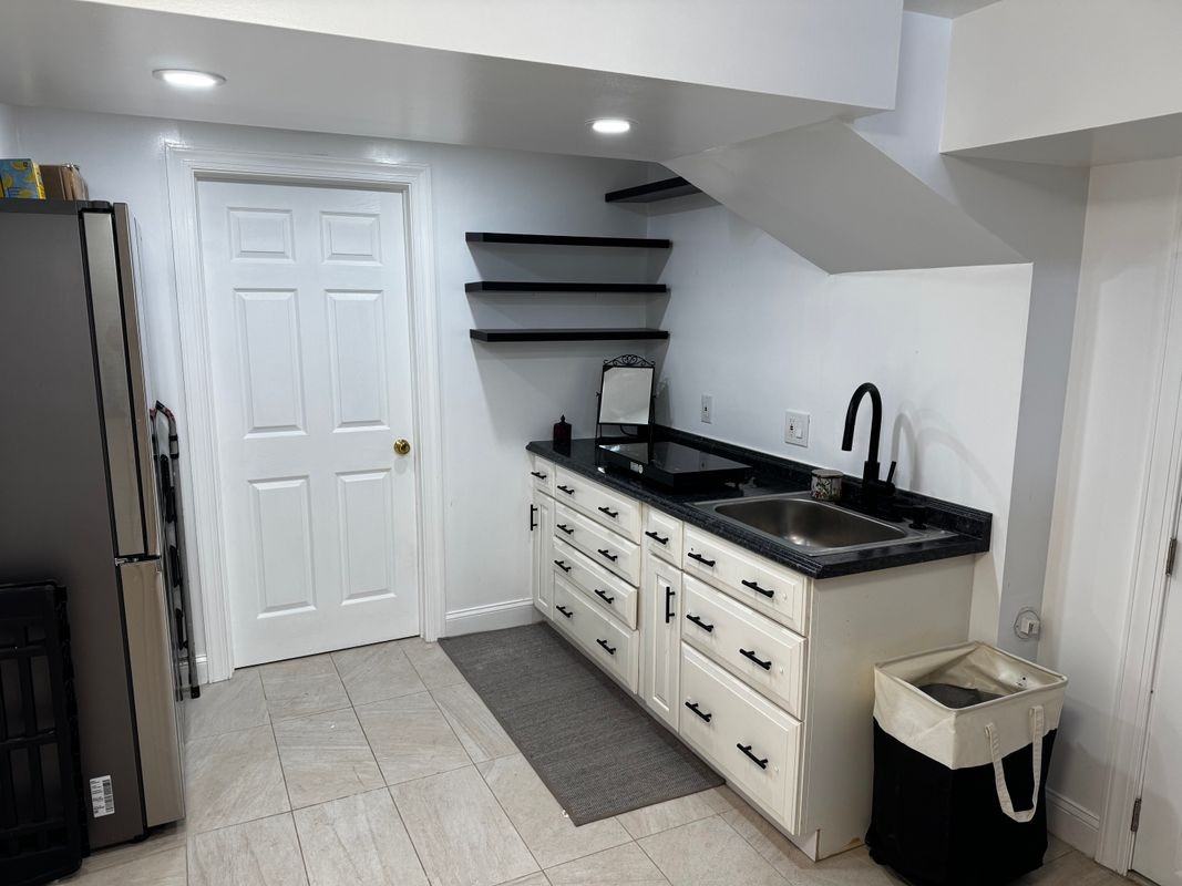 19 Thomas Dr - Photo 3 of 14