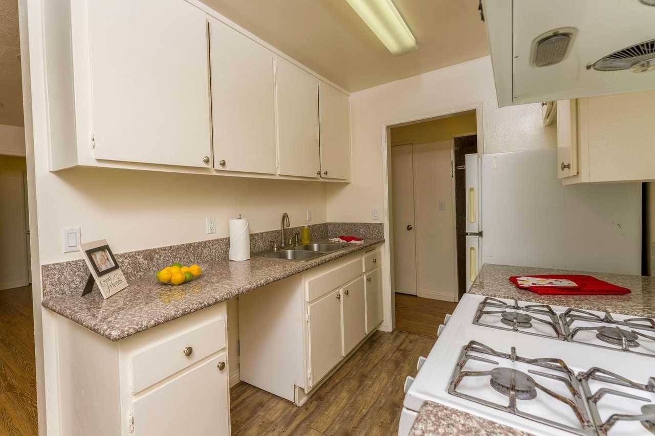 9000Fair - Photo 3 of 11