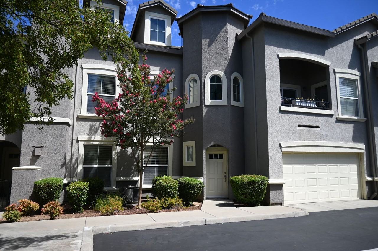 5542 Tares Cir #5542 - Photo 3 of 21
