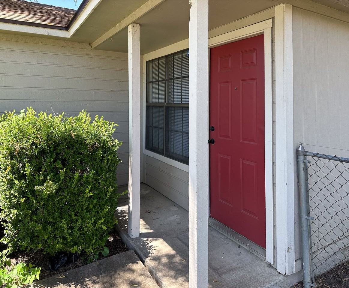 2211 Barry Drive - Photo 2 of 22