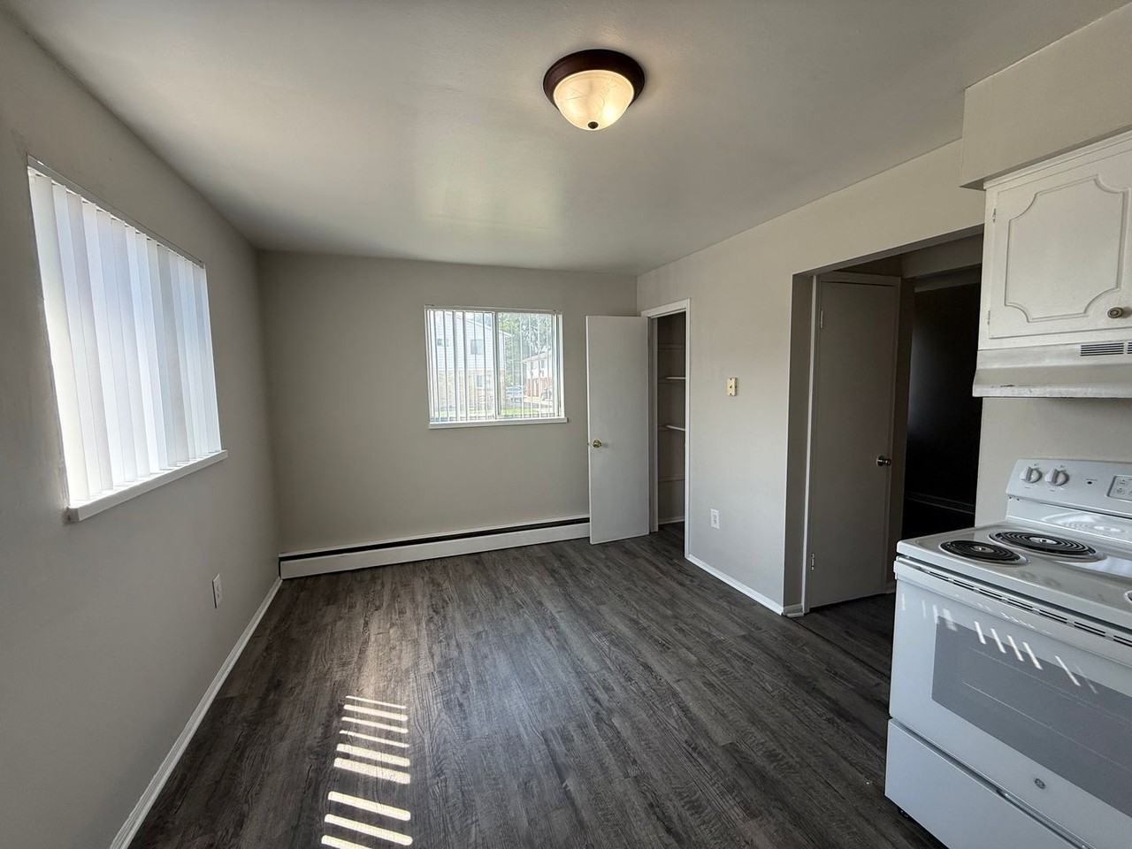 2860 Taft Ave Sw - Photo 2 of 11