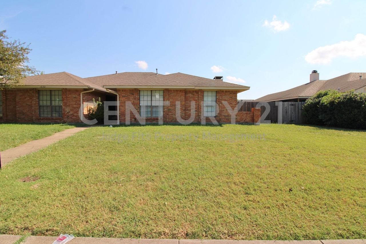 1234 Mockingbird Ln