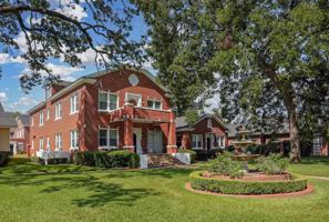 featured image of 117 W Phillips St