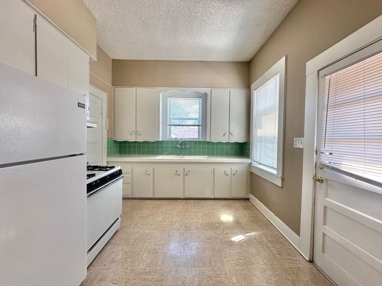 Broadway 707 Apartments - Photo 3 of 24