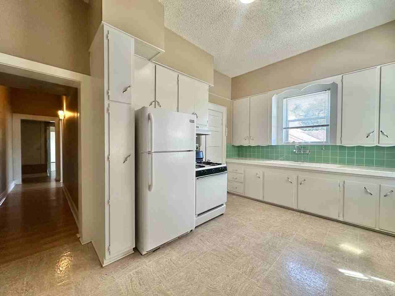 Broadway 707 Apartments - Photo 5 of 24