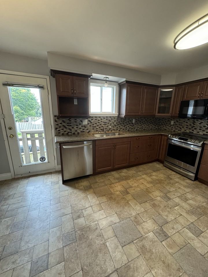 1537 Ravenwood Dr - Photo 5 of 16