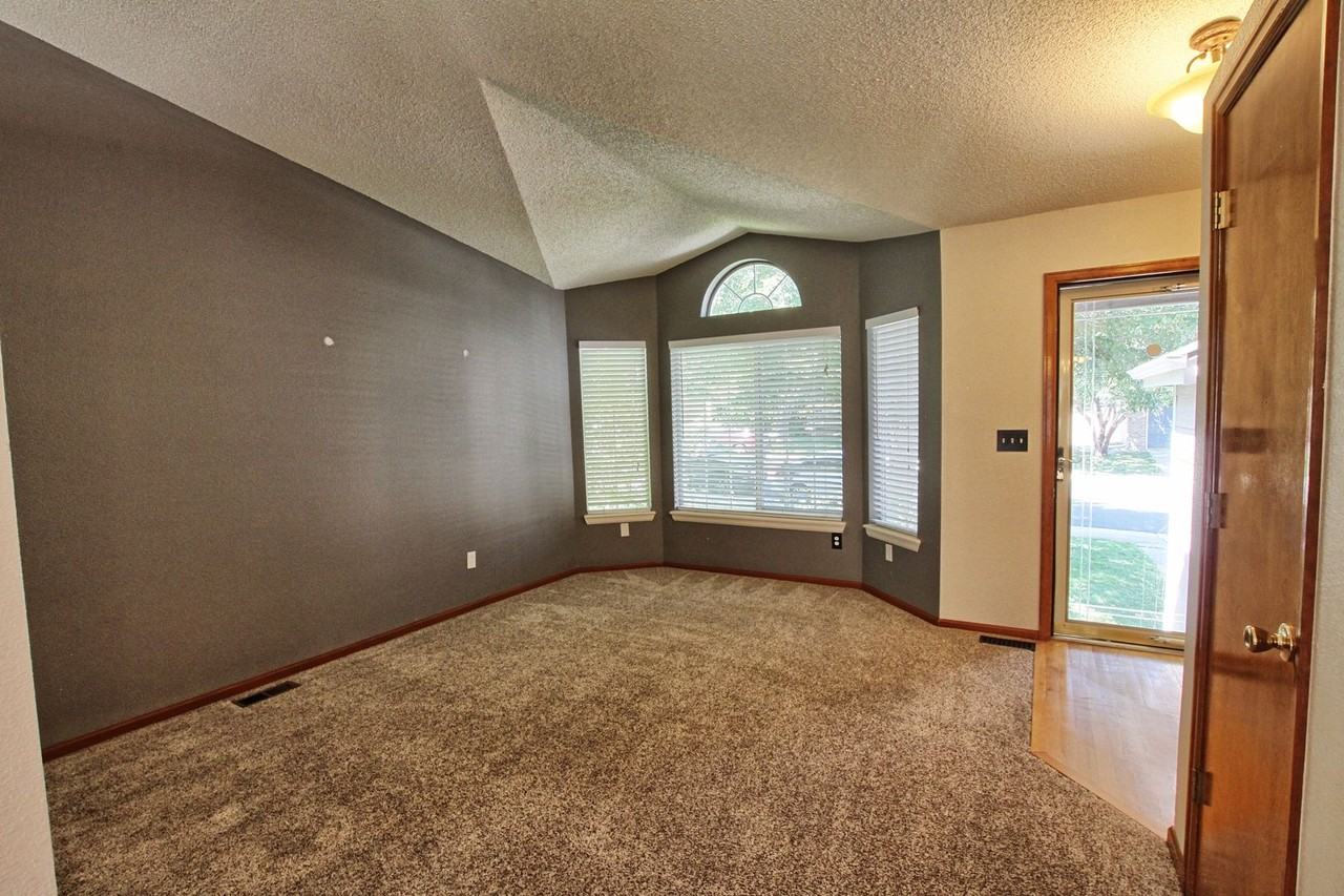 10732 Kimball St - Photo 2 of 22