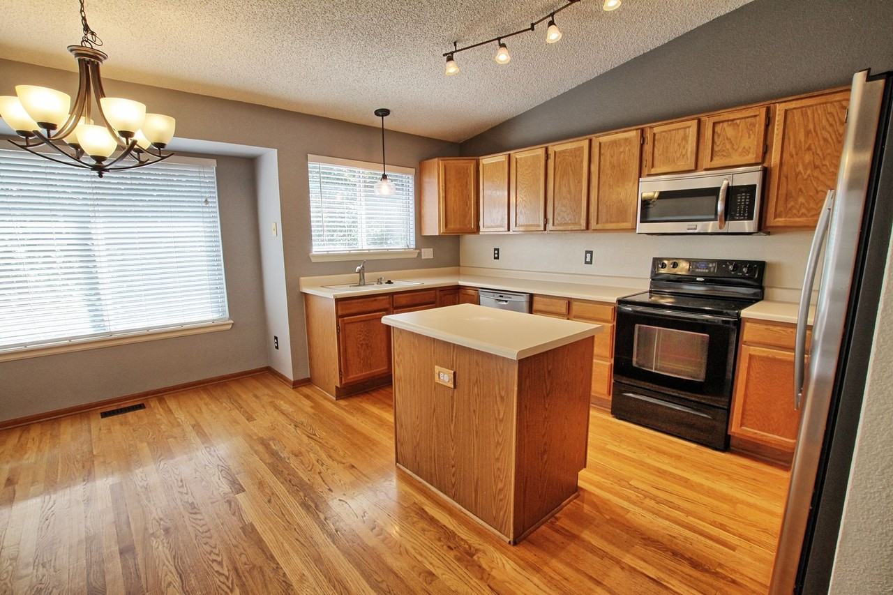 10732 Kimball St - Photo 3 of 22