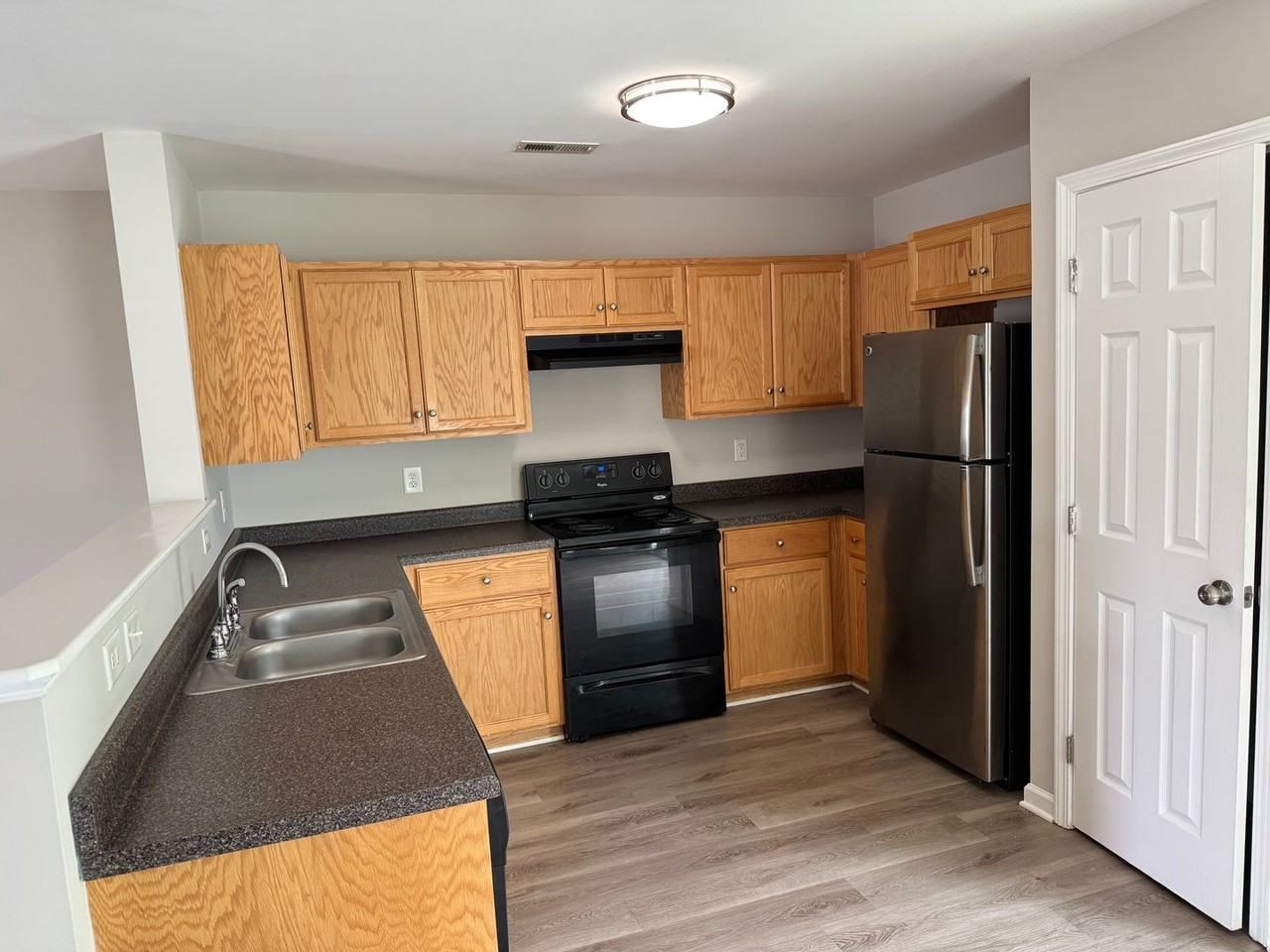 2714 S Ridge Ave - Photo 3 of 10