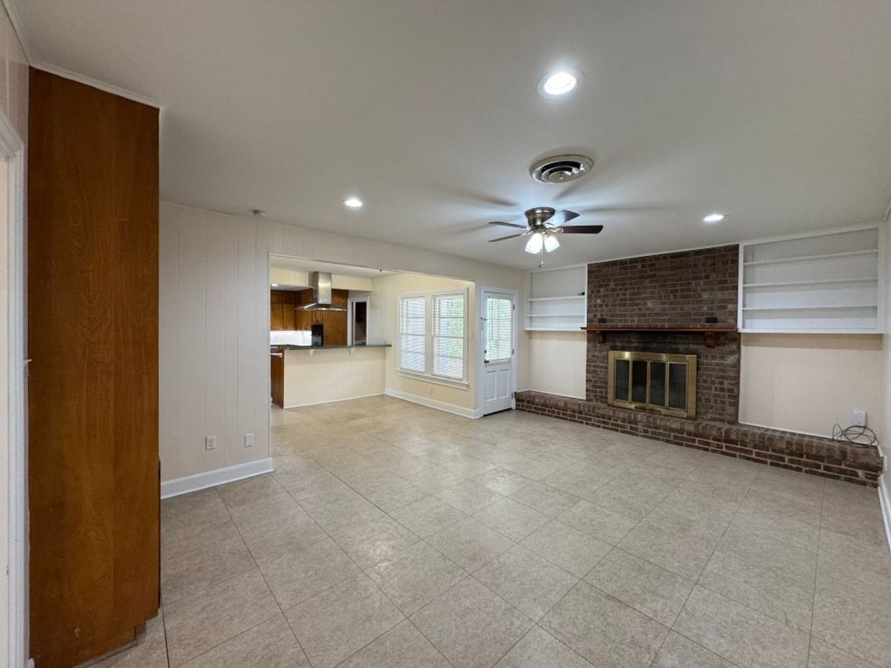 102 E Park Ave - Photo 2 of 12