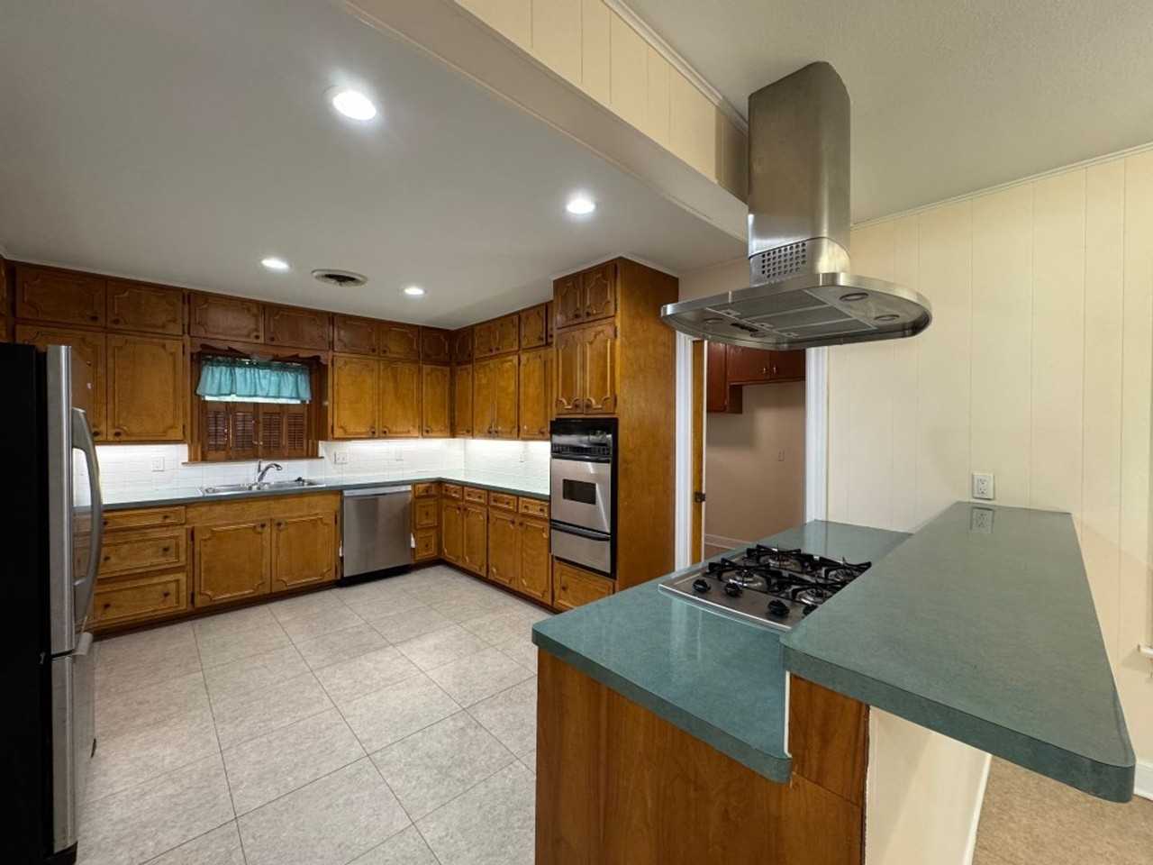 102 E Park Ave - Photo 5 of 12