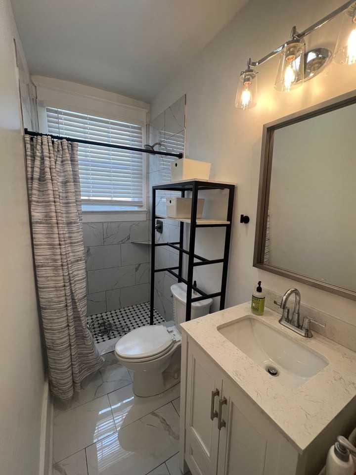 814 812- 814 Audubon Street - 812 - 2nd Floor - Photo 7 of 9