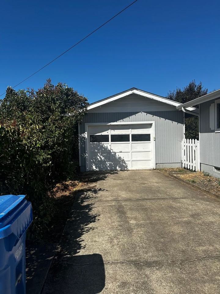 305 Kruse St - Photo 2 of 12