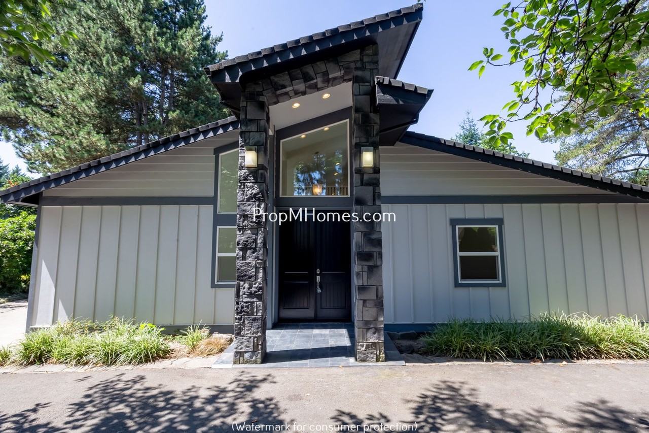 14995 Sw 141st Ave - Photo 2 of 30