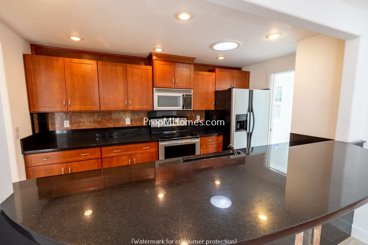 14995 Sw 141st Ave - Photo 6 of 30