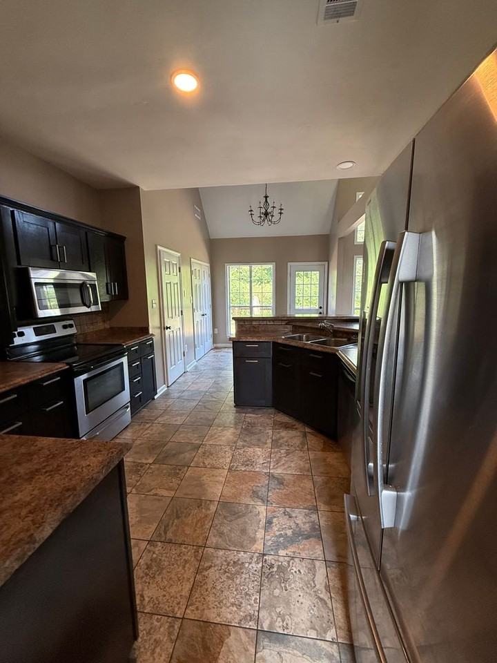 220 Ridgeway Ln - Photo 3 of 15