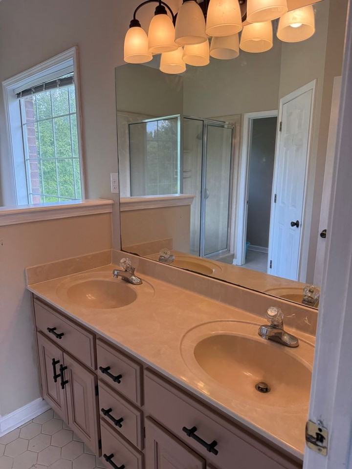 220 Ridgeway Ln - Photo 6 of 15