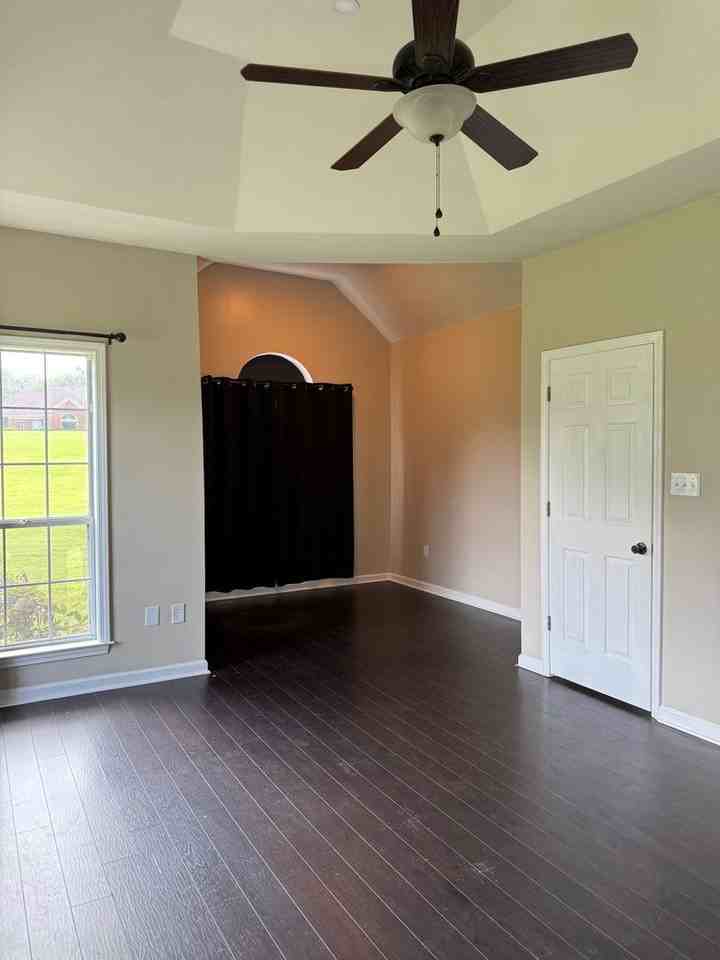 220 Ridgeway Ln - Photo 7 of 15