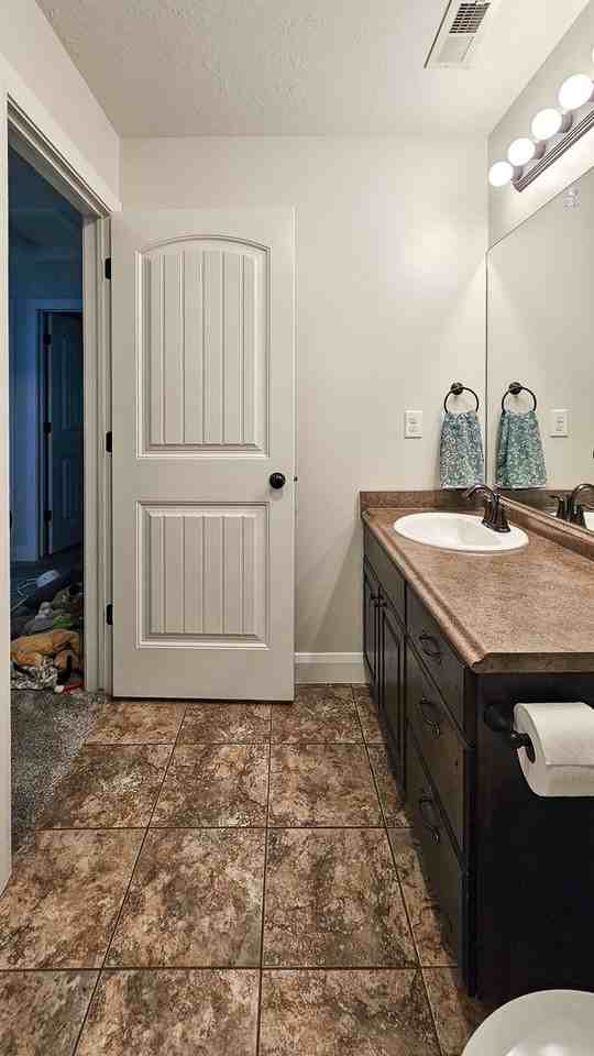 2470 W 960 S - Photo 5 of 38