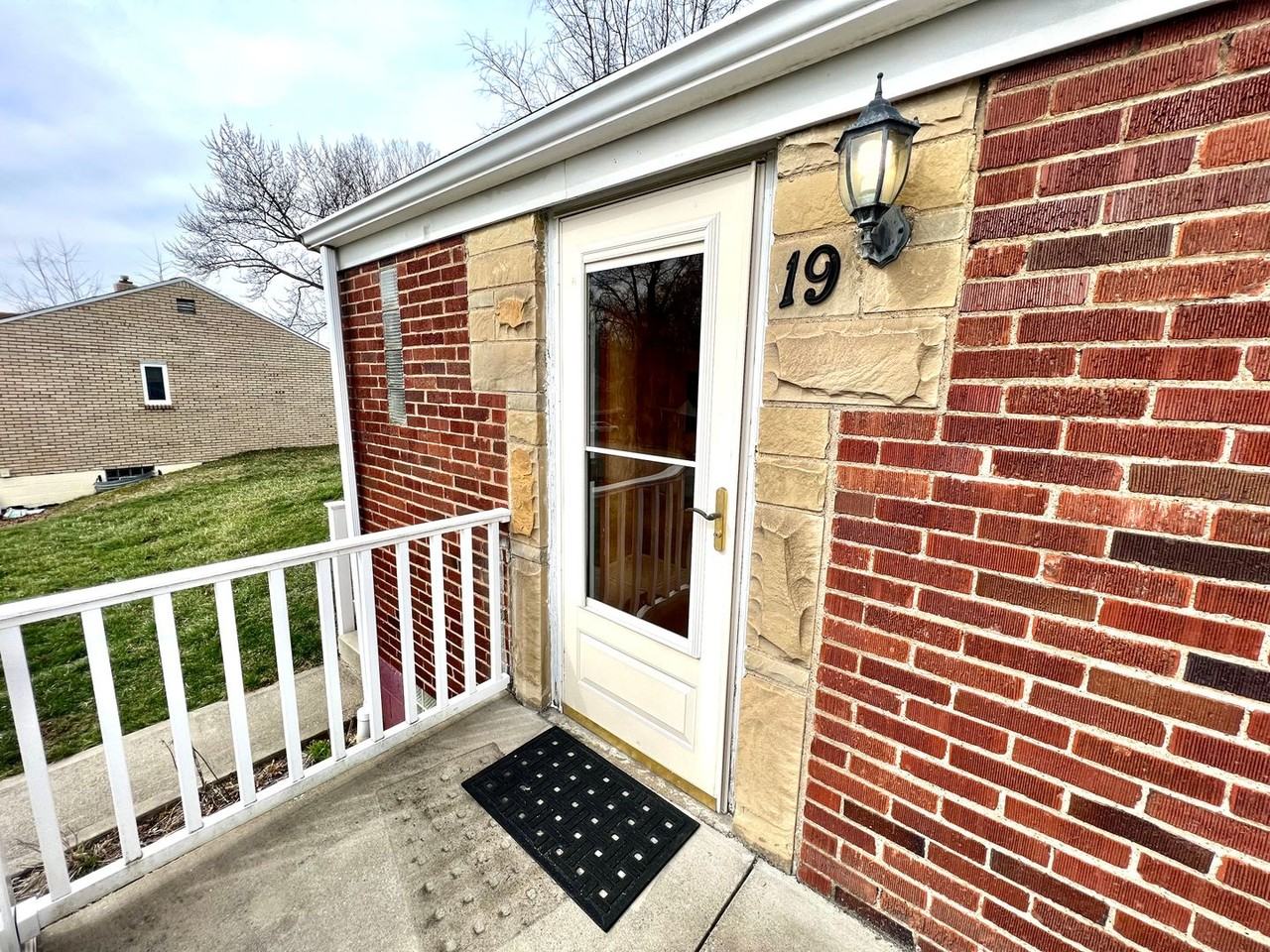 19 Kenwood Dr - Photo 3 of 42