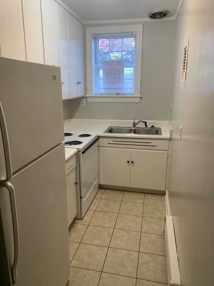 807 W End Blvd #C1 - Photo 3 of 6