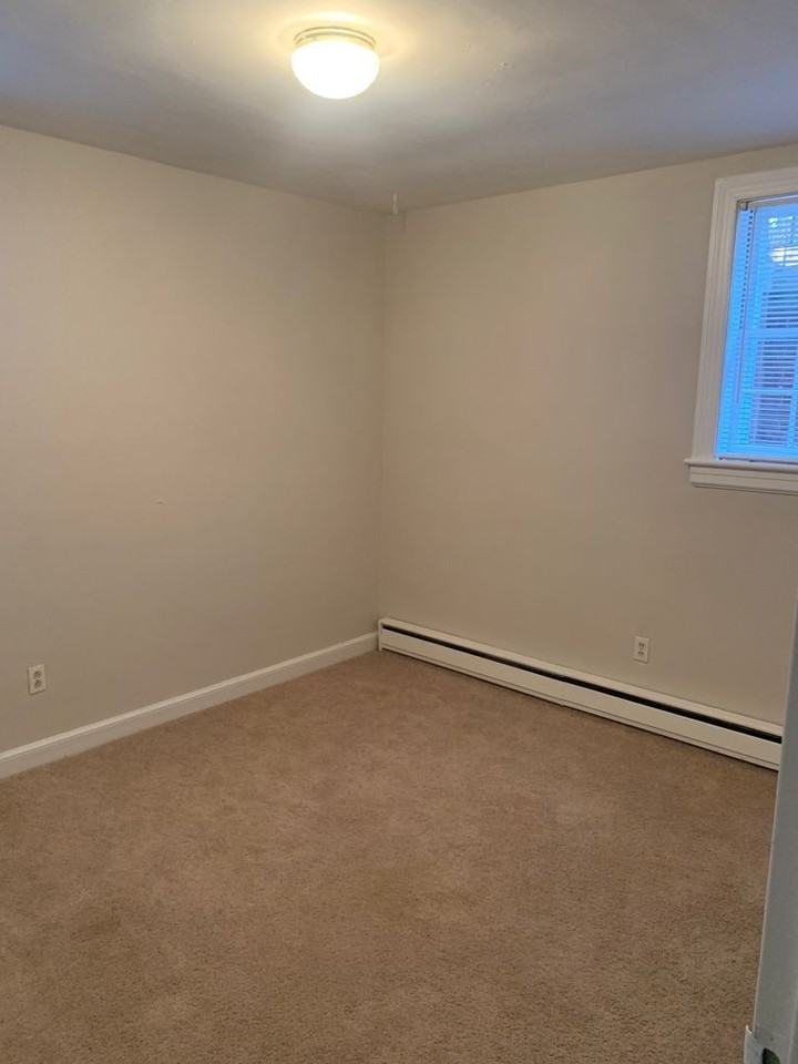 807 W End Blvd #C1 - Photo 4 of 6