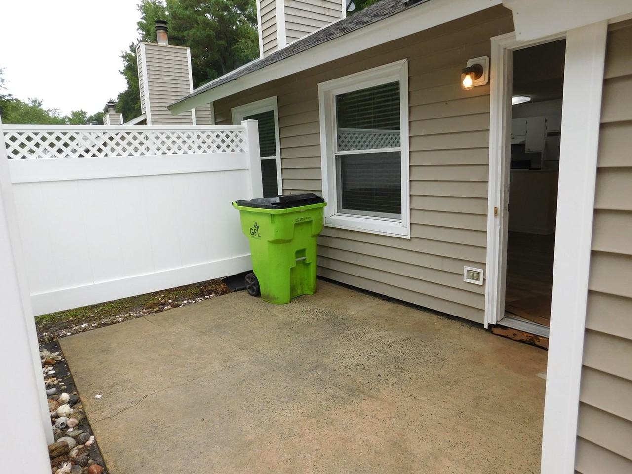 1522 College Way - Photo 2 of 17