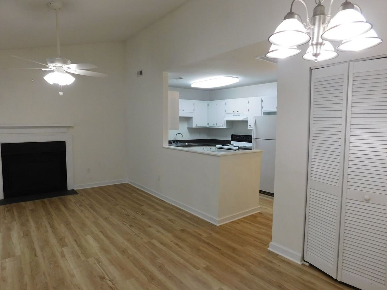 1522 College Way - Photo 4 of 17