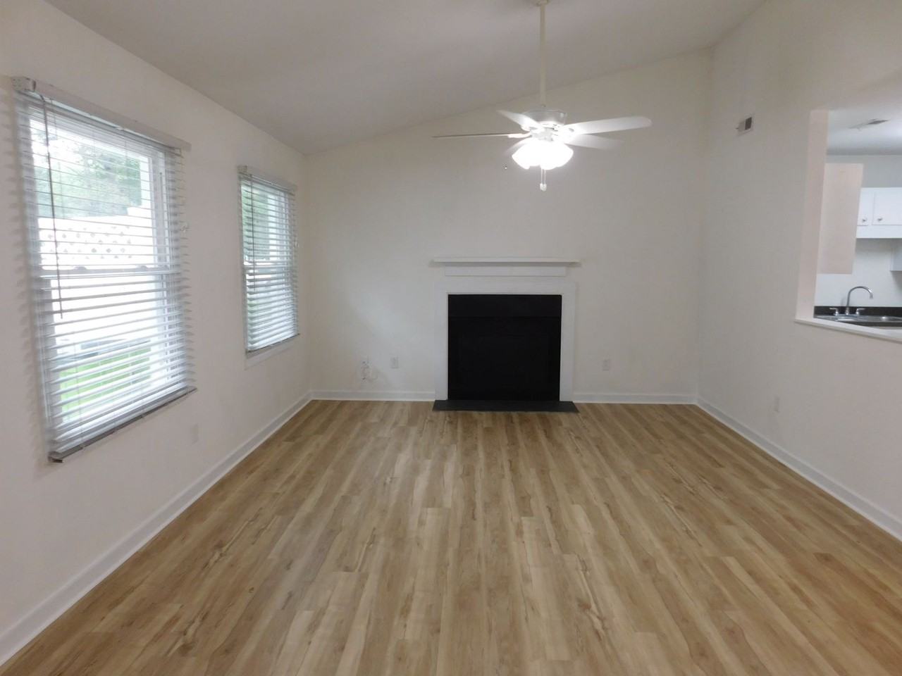 1522 College Way - Photo 6 of 17