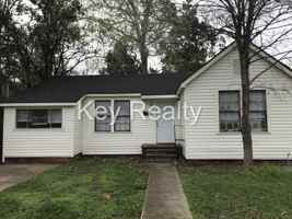 featured image of 2307 Madeline St