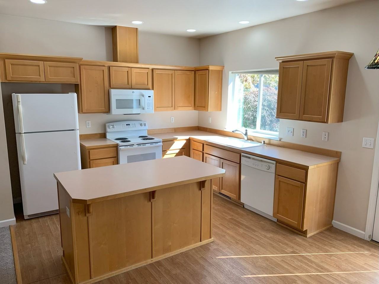 551 America Blvd - Photo 3 of 19