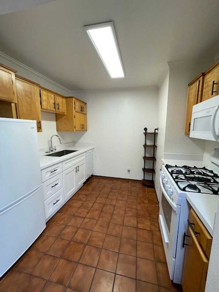 1449 Myrtle Ave #3 - Photo 3 of 15