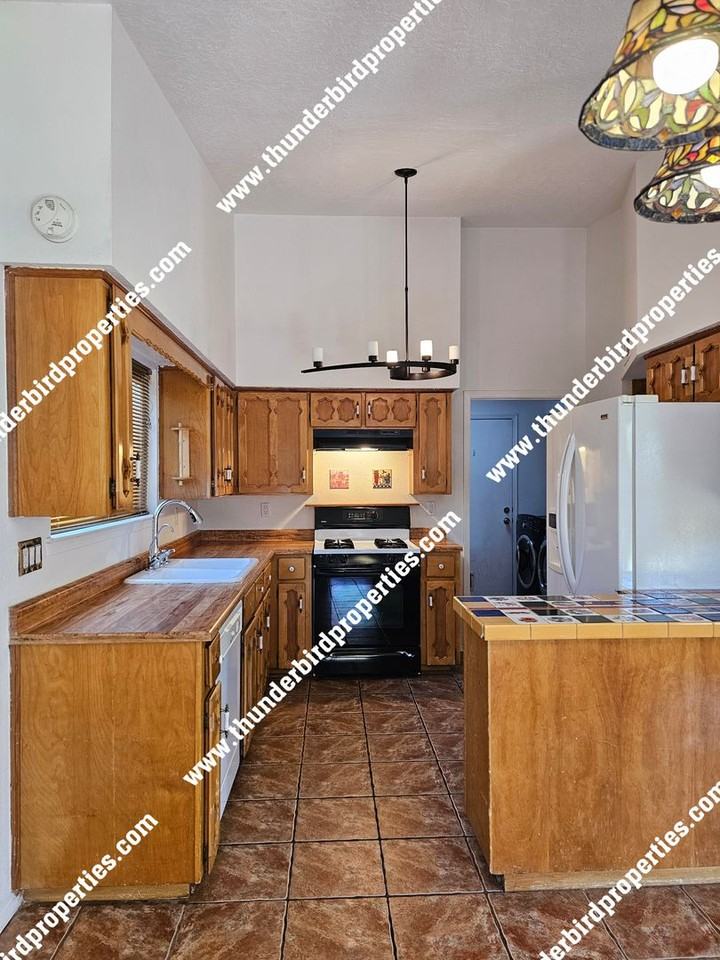 8612 Liberty Dr Ne - Photo 2 of 25