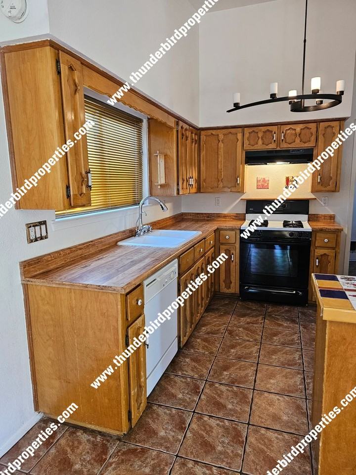 8612 Liberty Dr Ne - Photo 3 of 25