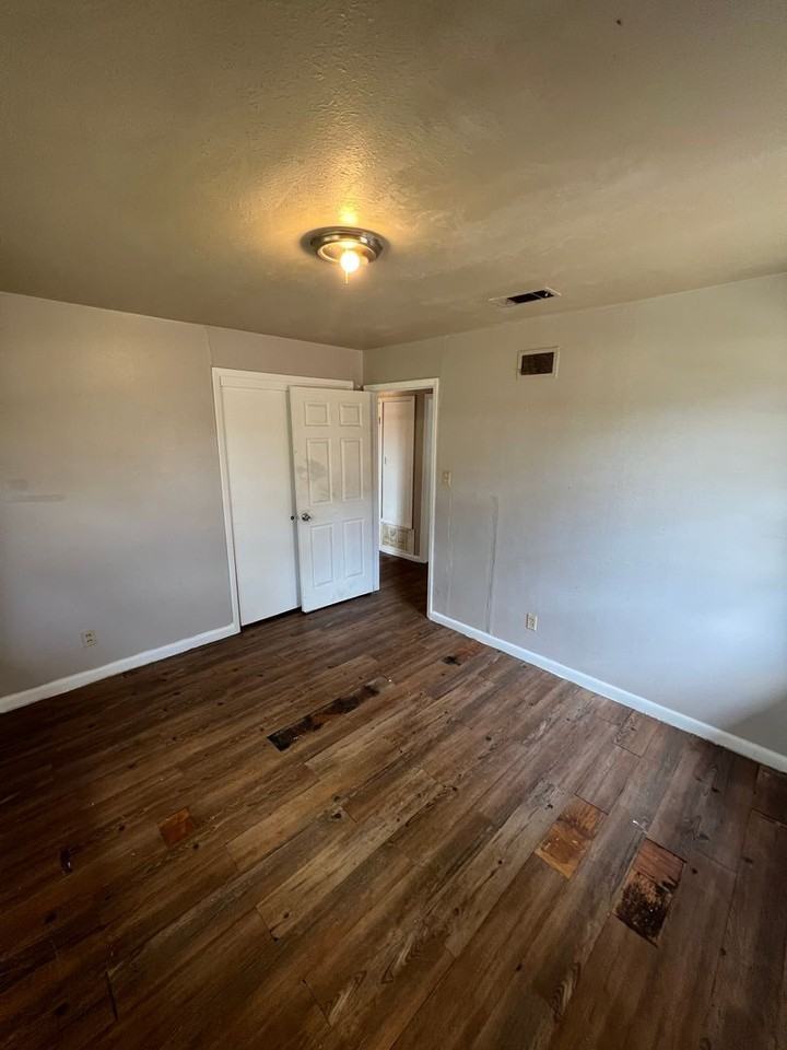 919 Pine Tree Dr - Photo 7 of 11