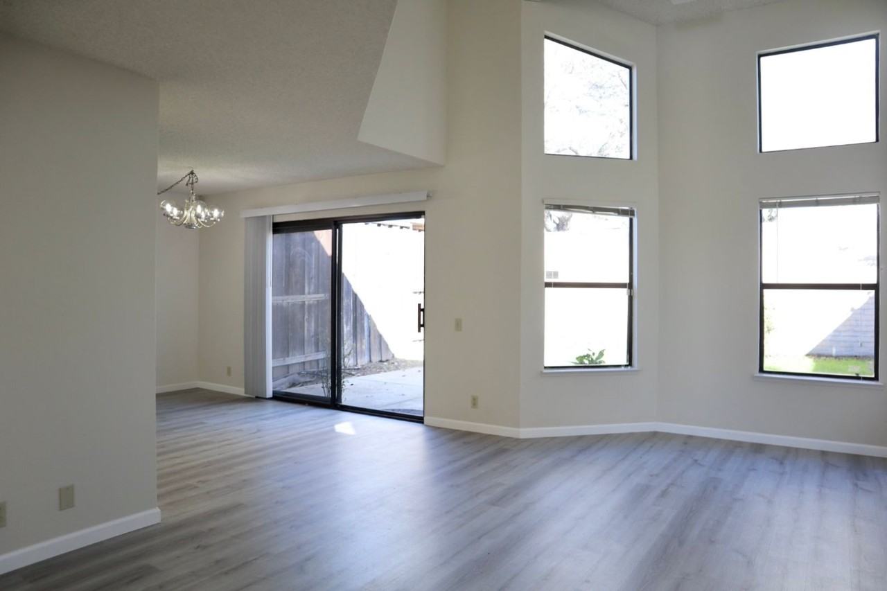 34888 Sea Cliff Ter - Photo 2 of 18