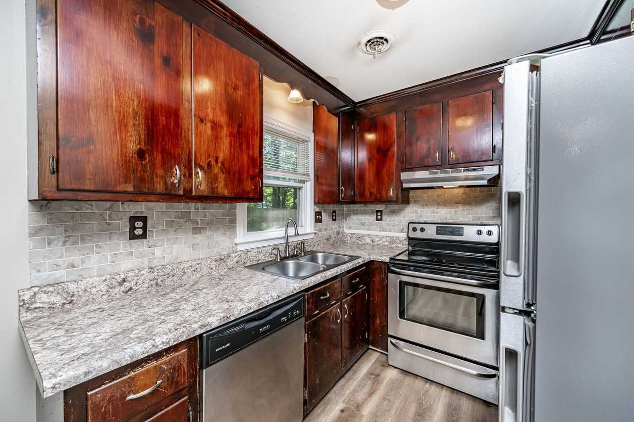 8813 Firethorne Ln - Photo 4 of 21