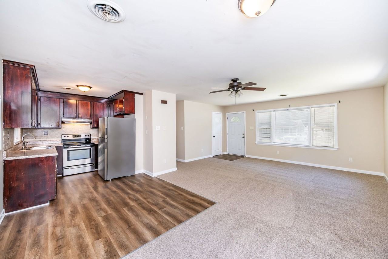 8813 Firethorne Ln - Photo 6 of 21