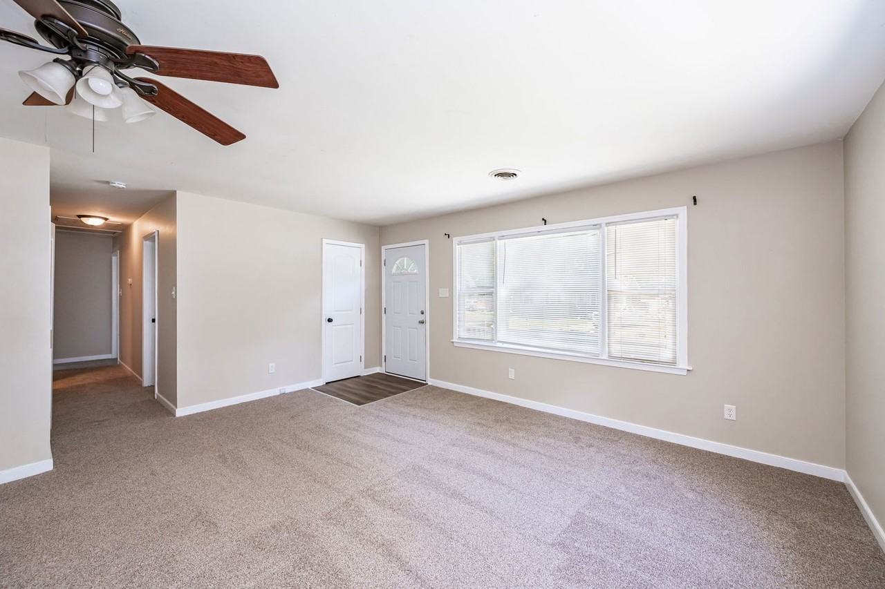 8813 Firethorne Ln - Photo 7 of 21