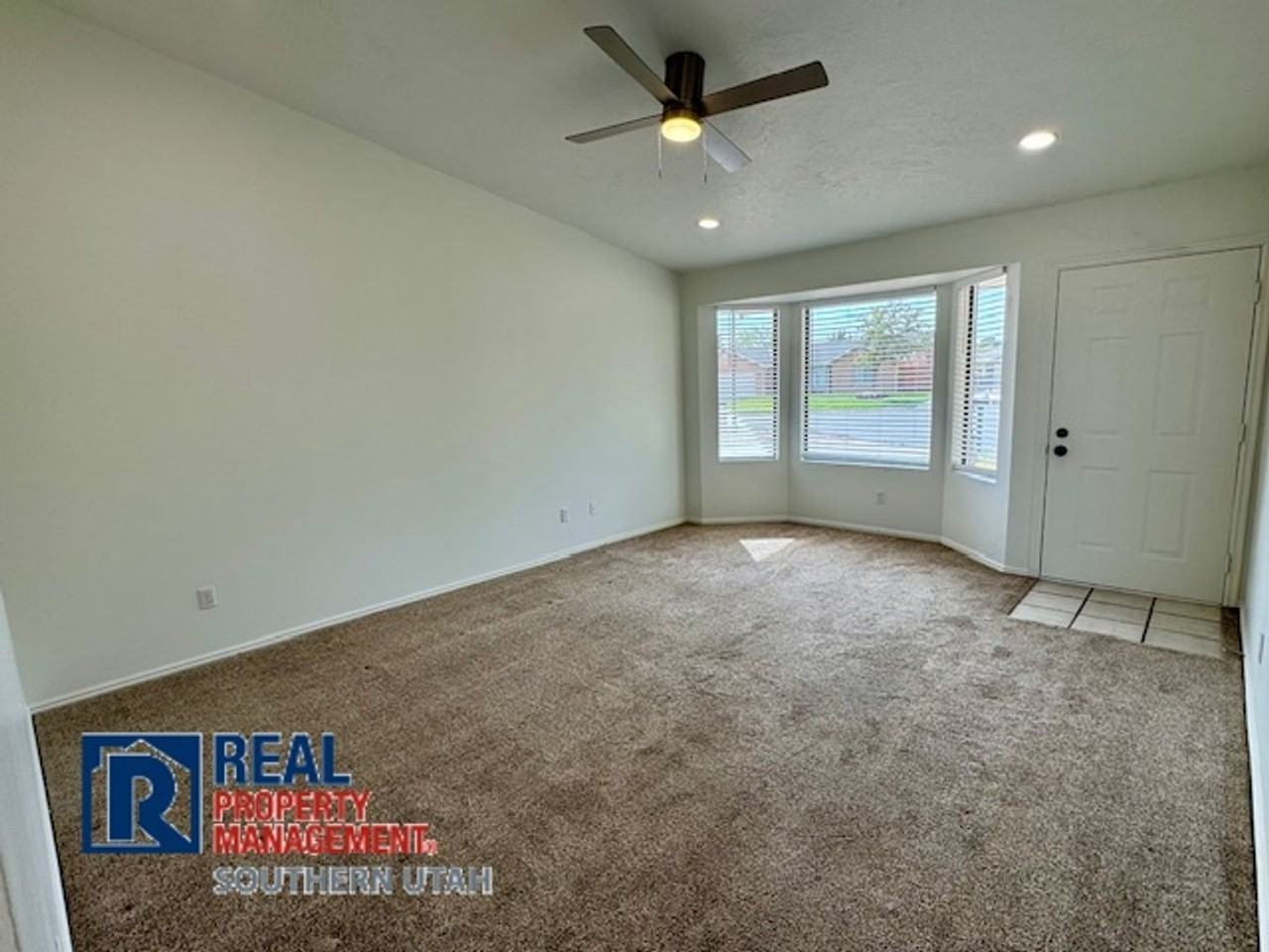 2880 Palm Cir - Photo 3 of 18