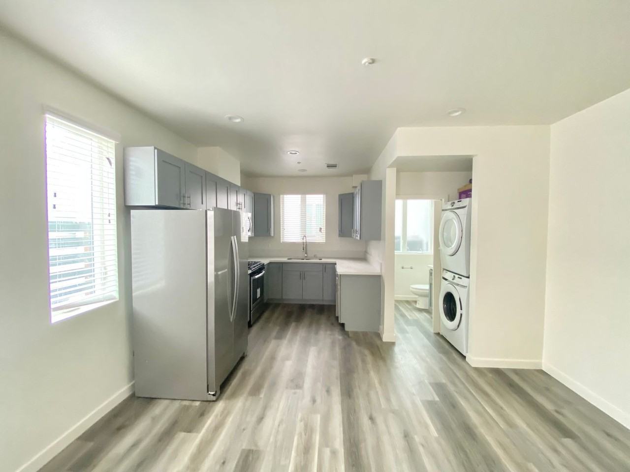 2409 1/2 S Ridgeley Dr - Photo 4 of 14