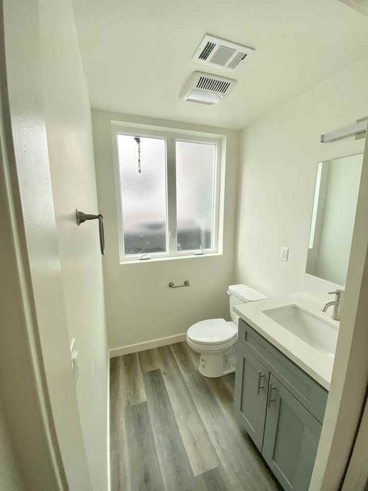 2409 1/2 S Ridgeley Dr - Photo 5 of 14