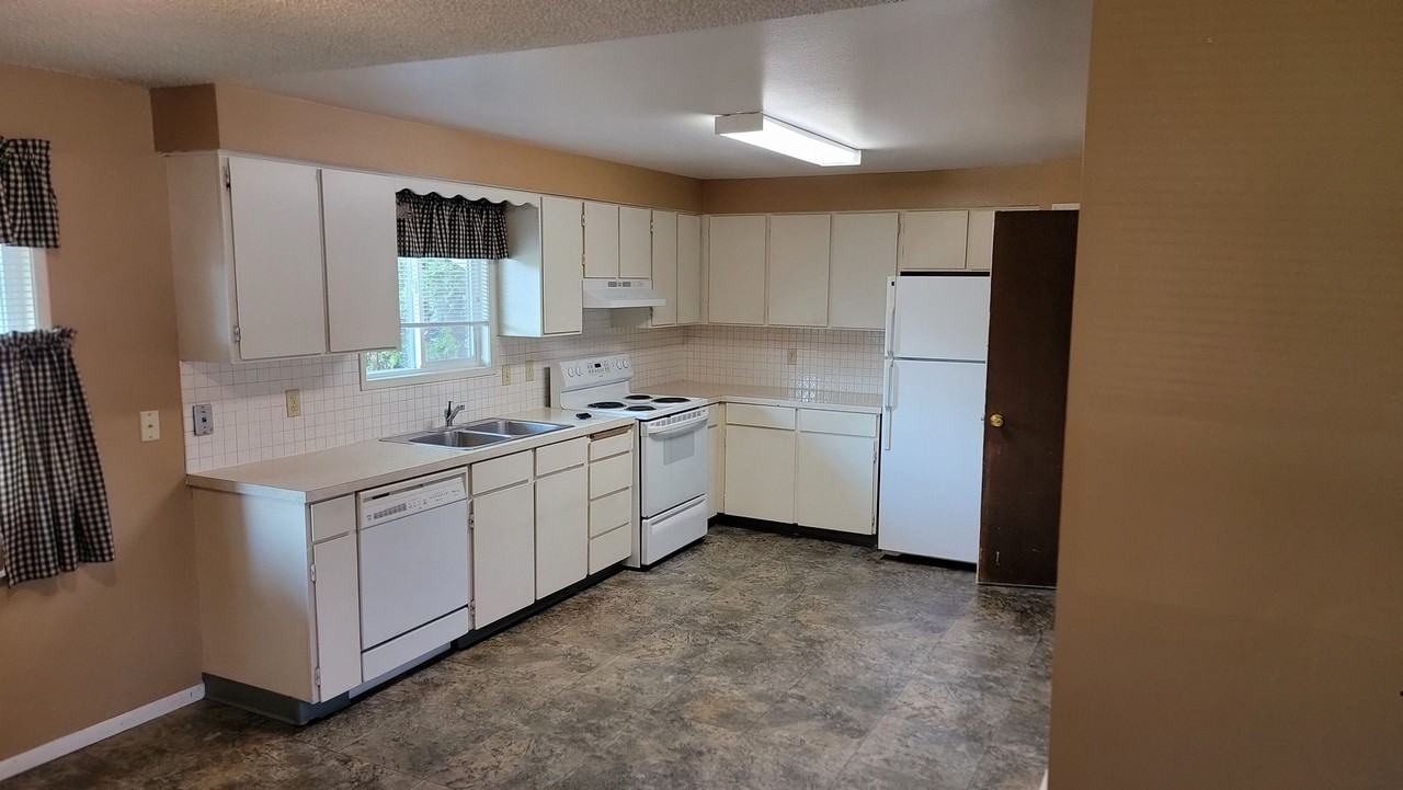 8810/8812 E Micheilli Place - Photo 3 of 16