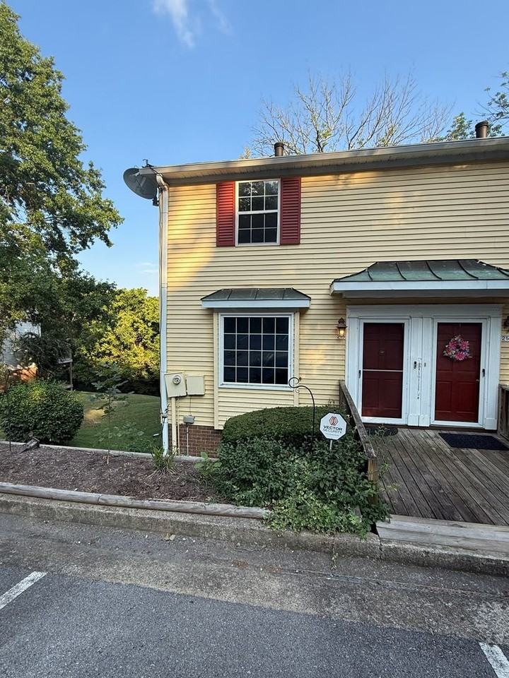 215 Hickory Forge Dr - Photo 5 of 12