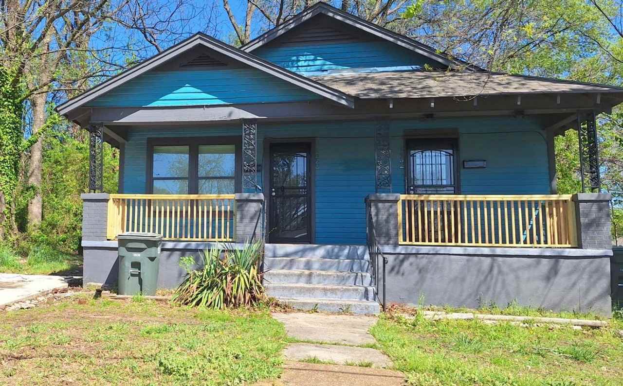 1452 Oaklawn St - Photo 2 of 9