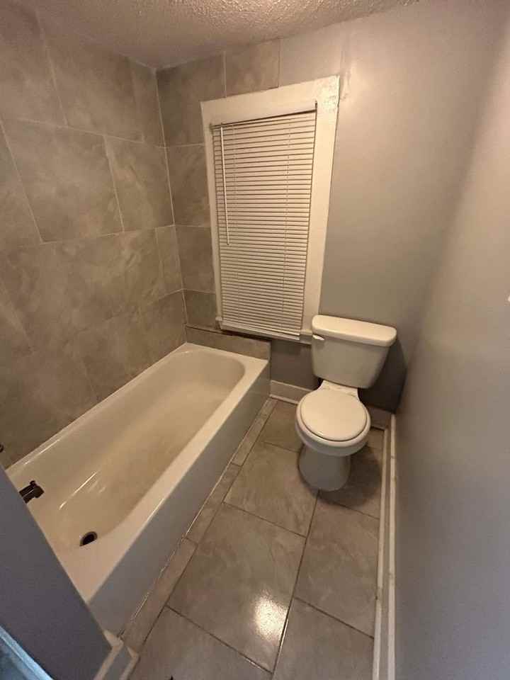 1452 Oaklawn St - Photo 5 of 9