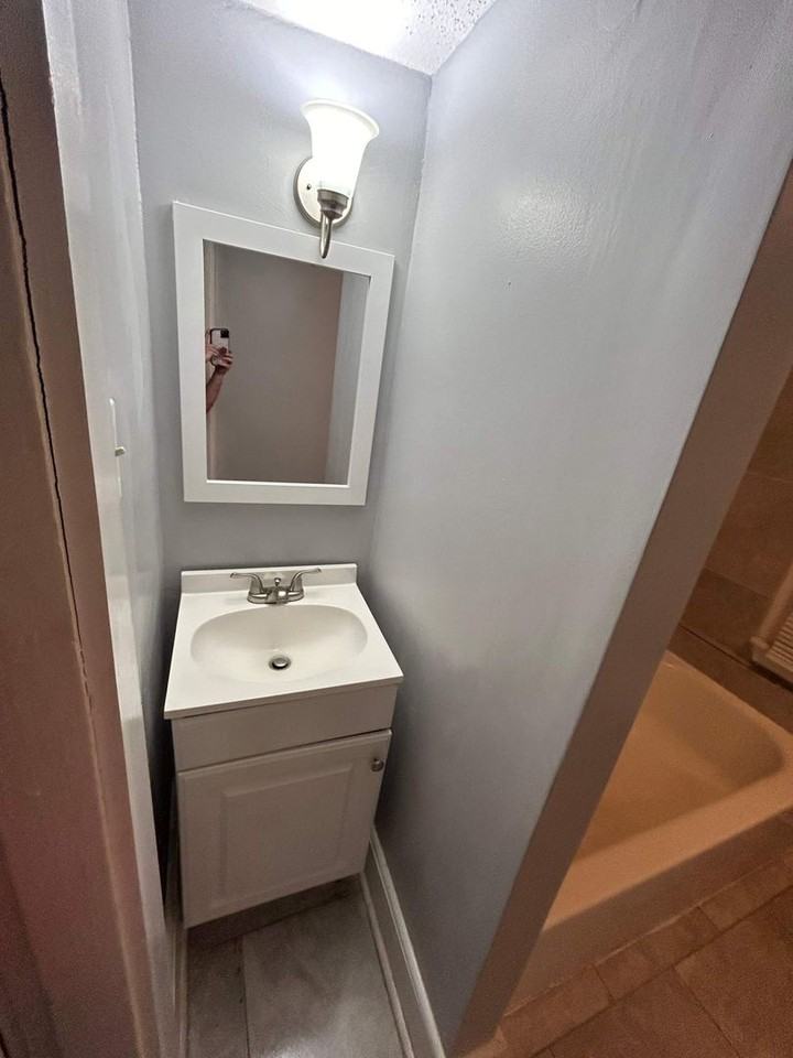 1452 Oaklawn St - Photo 6 of 9