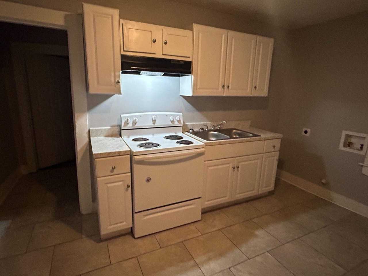 1452 Oaklawn St - Photo 7 of 9