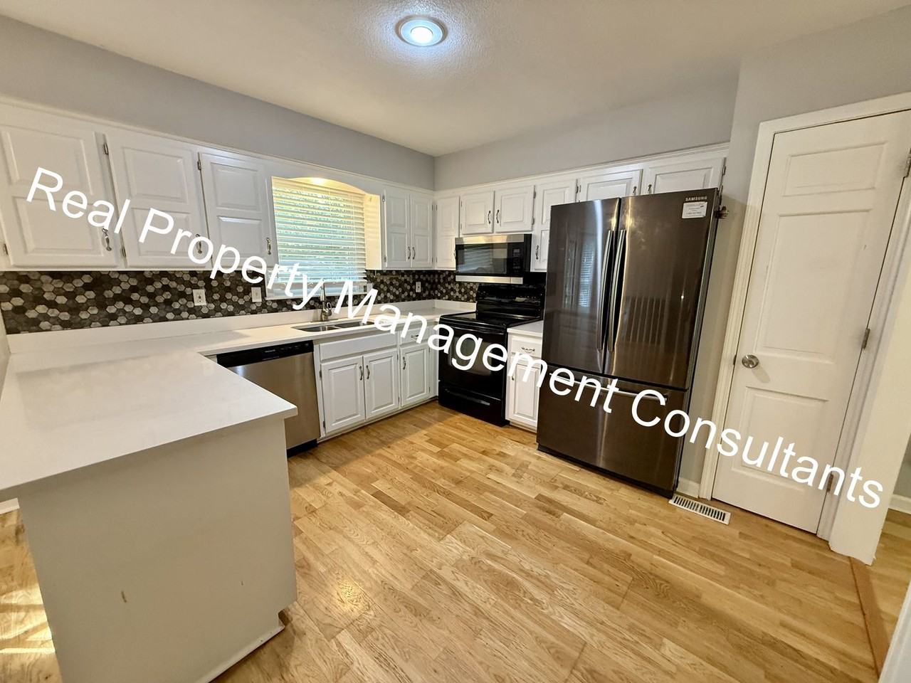 1017 S Kenwood St - Photo 6 of 29